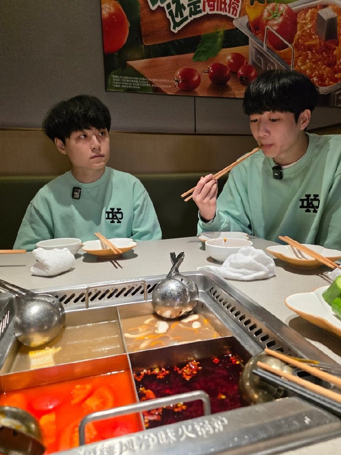 DK三人组聚餐：由衷感谢安排周全的Riot/LCK/LPL以及中国安保人员