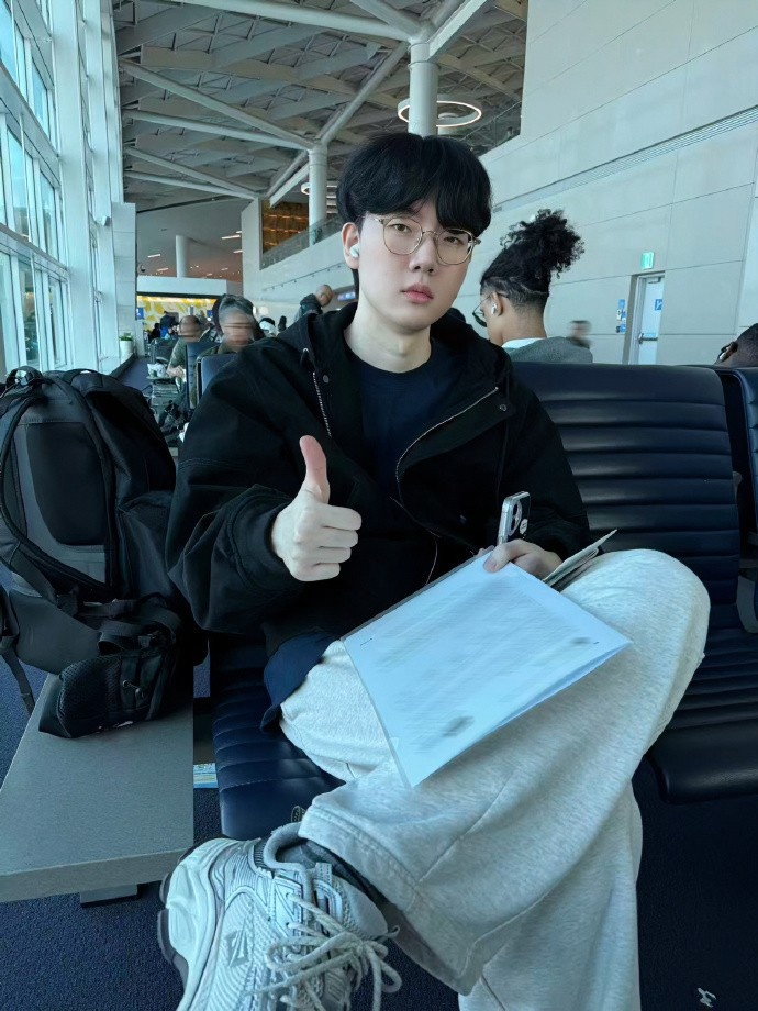 BLG分享Viper启程照：第二批小分队顺利启程，奔赴巴西